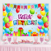 Ballon coloré et cadeau avec toile de fond anniversaire drapeaux